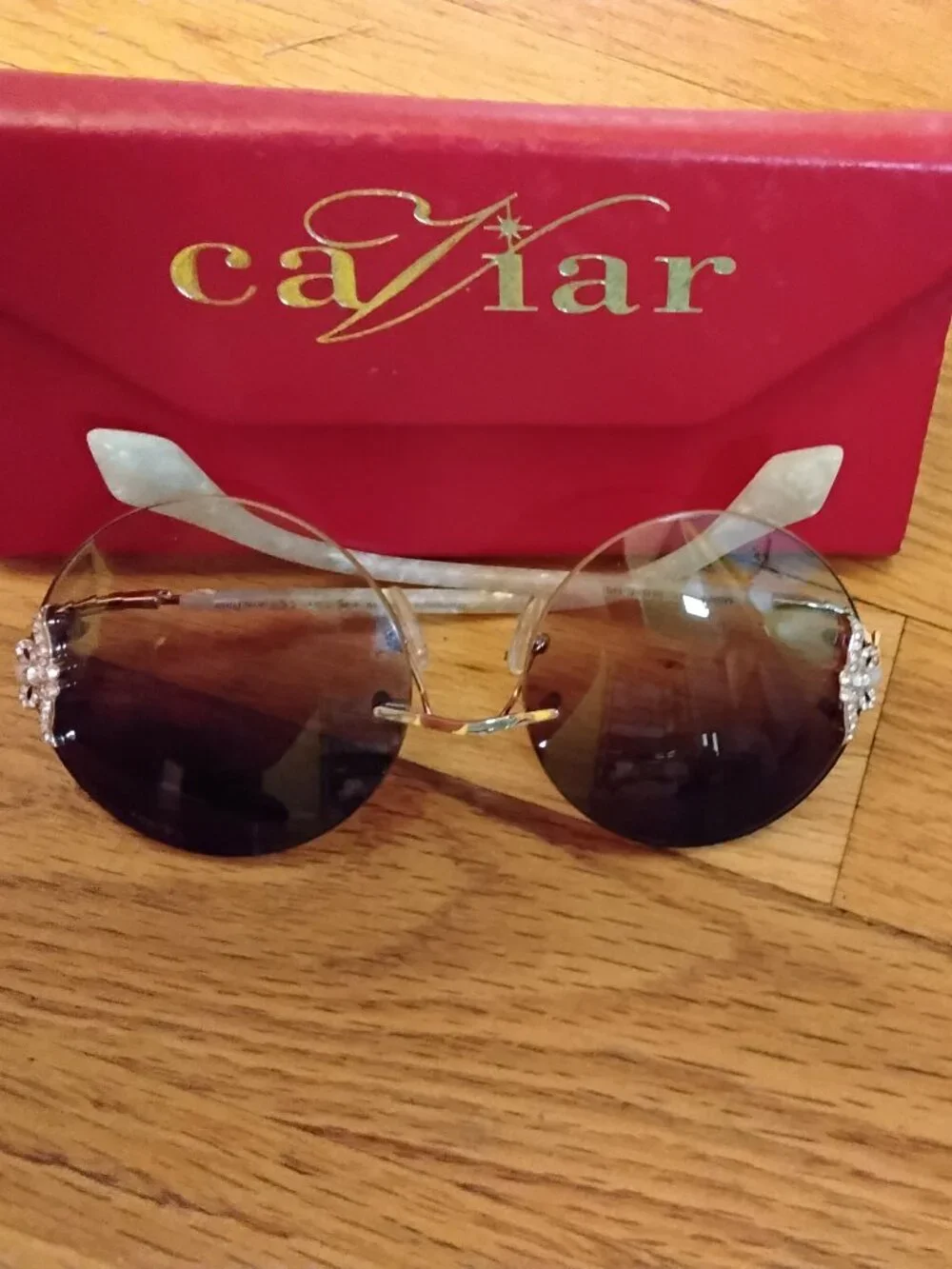 Caviar crystal shell mother of pearl large round glasses in the original case